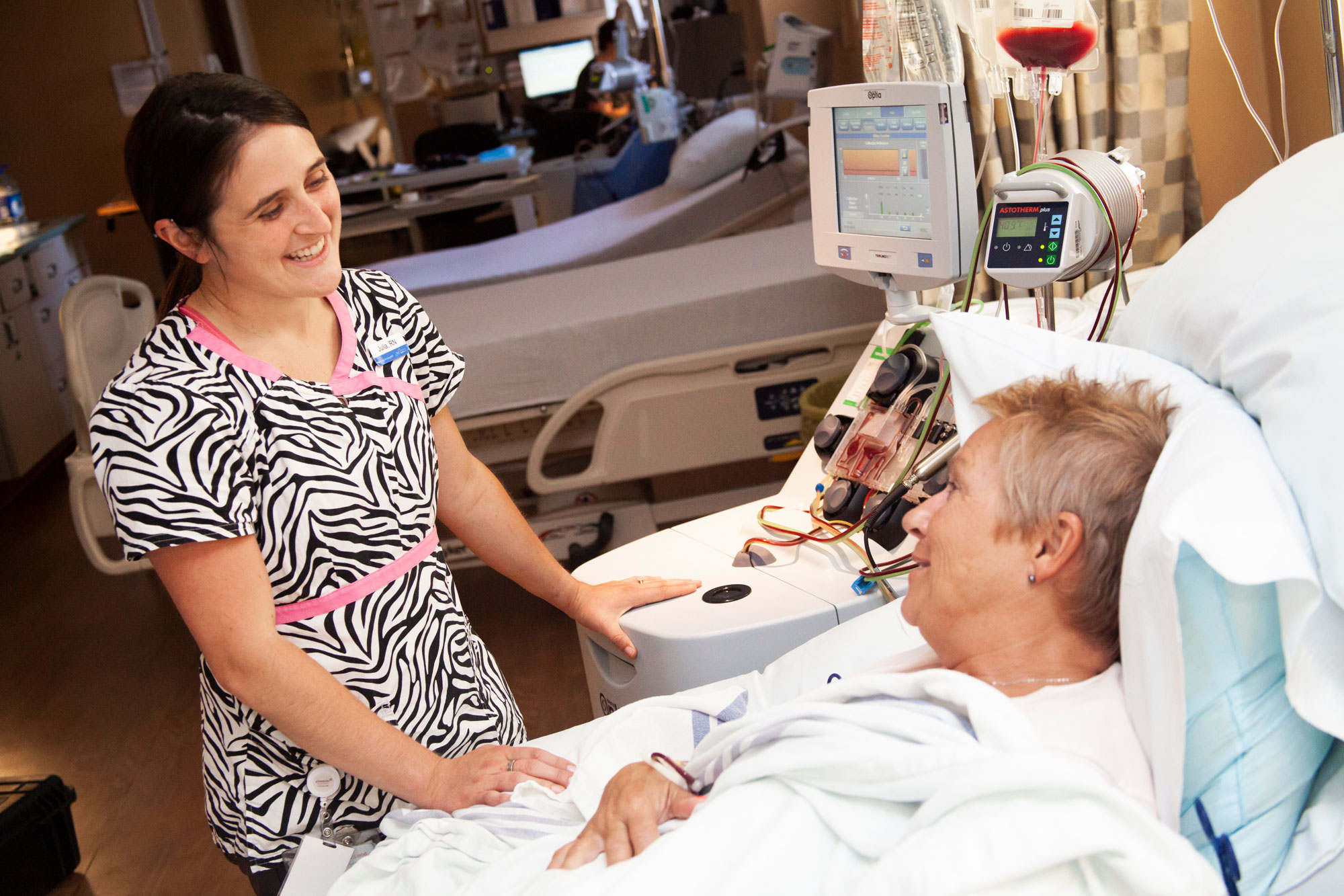 A patient and a nurse having a good conversation