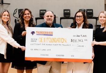 Cheque presentation photo
