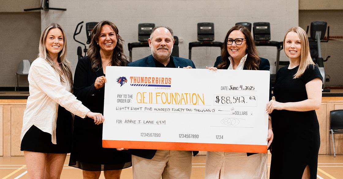 Cheque presentation photo