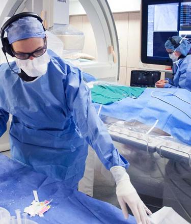 A surgeon in a mask arranged tools in the operating room