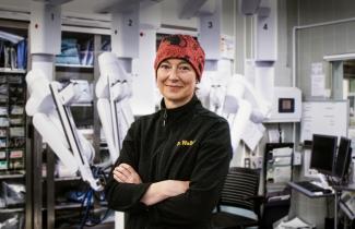 Dr Alison Wallace, pictured in the OR in front of the da Vinci Xi robot